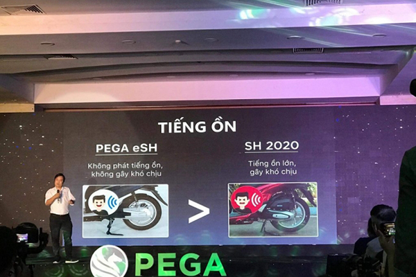 Hình ảnh PEGA so sánh trực tiếp hai mẫu xe eSH của PEGA và mẫu Honda SH 2020.