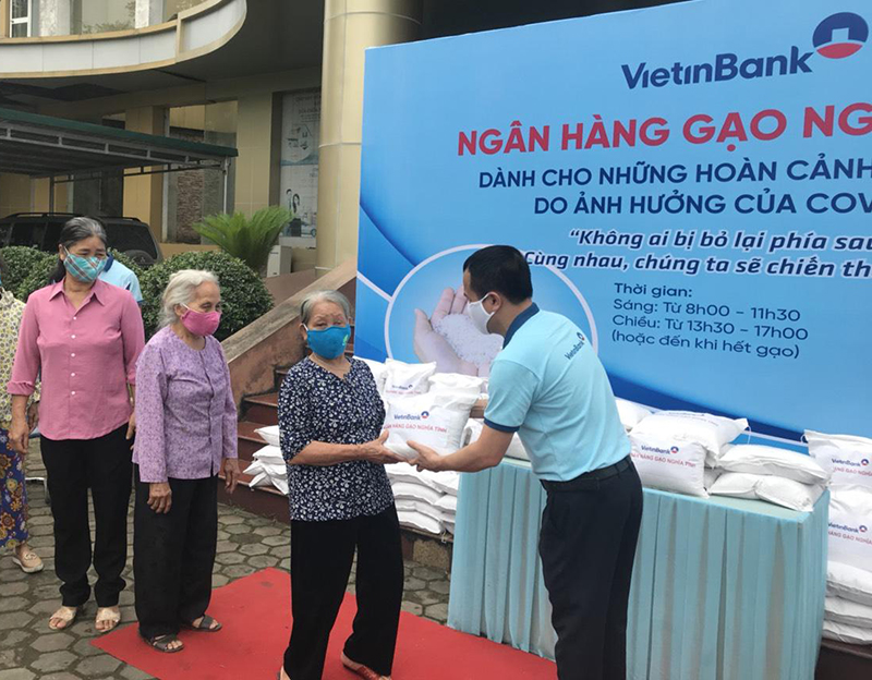 “Ngân hàng gạo nghĩa tình” cũng đã đến với những hộ nghèo tỉnh Tuyên Quang 