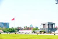 Hà Nội rực rỡ cờ hoa kỷ niệm 130 năm ngày sinh Chủ tịch Hồ Chí Minh