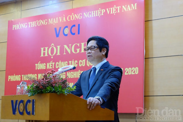 Chủ tịch VCCI - TS. Vũ Tiến Lộc phát biểu khai mạc hội nghị.