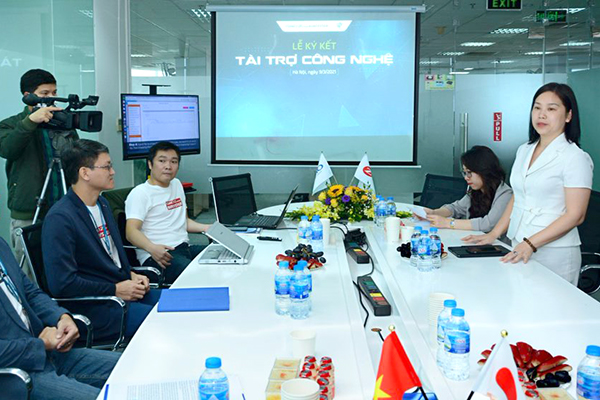Nguyễn Thị Thu Giang – Tổng thư ký Hiệp hội VINASA phát biểu tại lễ ký kết.
