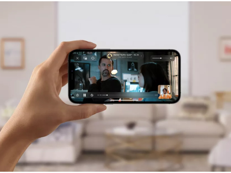 Trong cuộc gọi video FaceTime, giờ đây bạn có thể phát một bài hát hoặc video và mọi người trong cuộc gọi có thể nghe hoặc xem chúng cùng nhau.