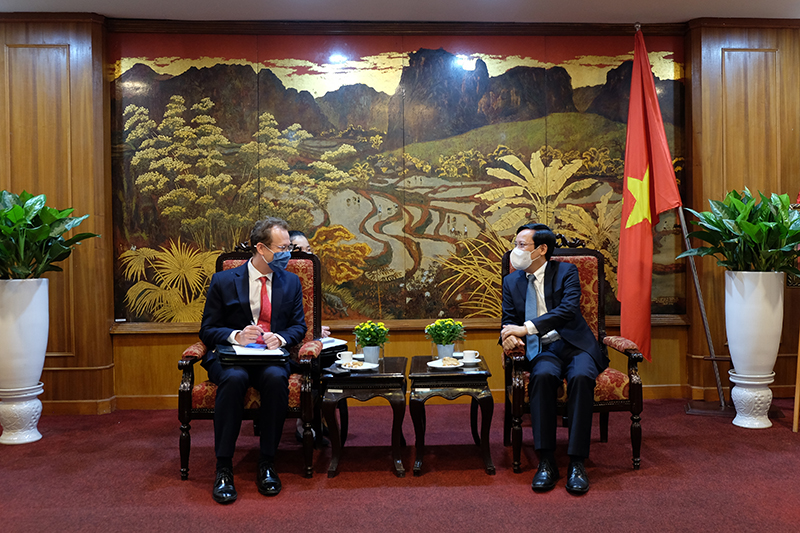 Chủ tịch VCCI ông Phạm Tấn Công tiếp đón Đại biện lâm thời Đại sứ quán Mỹ tại Hà Nội.
