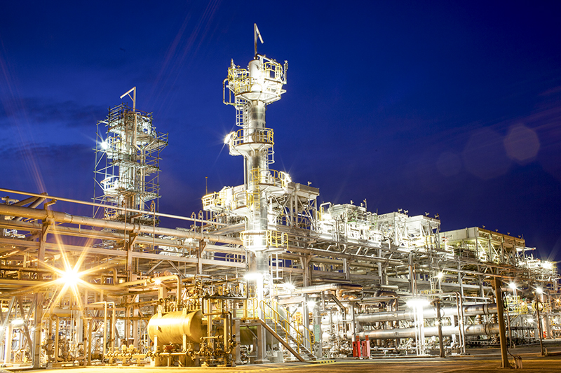 Cổ phiếu dầu khí đang hưởng lợi khi giá dầu khí tăng (Ảnh Nhà máy khí Nam Sơn