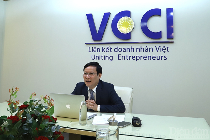 Ông Phạm Tấn Công phát biểu tại cuộc họp.