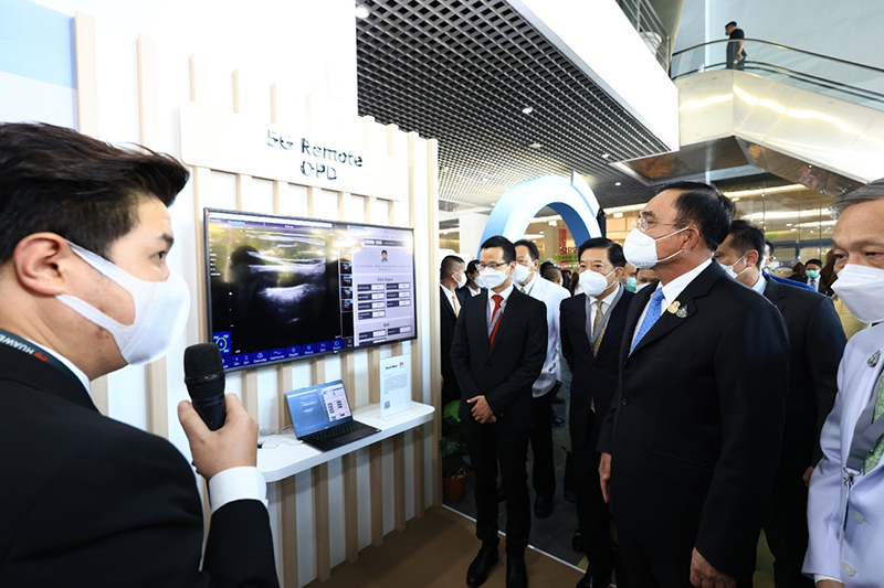 Thủ tướng Prayut Chan-o-cha thăm triển lãm Bệnh viện Thông minh 5G