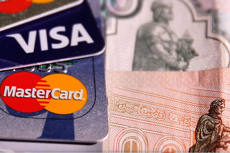 Sau 25 năm có mặt tại Nga, Visa và Mastercard quyết định dừng hoạt động tại Nga nhằm phản đối cuộc chiến giữa Nga và Ukraine.