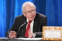 Vì sao tỷ phú Warren Buffett chi 12 tỷ USD để mua một công ty bảo hiểm?