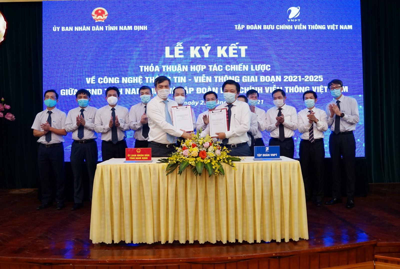 Tập đoàn VNPT sẽ phối hợp với UBND tỉnh Nam Định triển khai các giải pháp chuyển đổi số cho chính quyền tỉnh Nam Định và các sở ban ngành trên địa bàn tỉnh