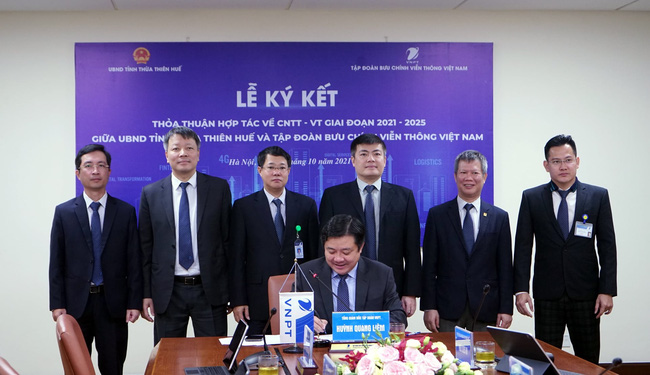 UBND tỉnh Thừa Thiên Huế và Tập đoàn VNPT đã thực hiện ký kết hợp tác về CNTT tạip/điểm cầu Huế