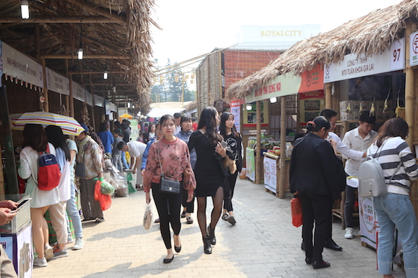 Hội chợ, Triểm lãm thu hút đông đảo khách tham quan và mua sắm