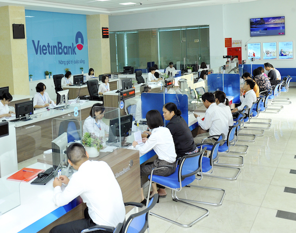 VietinBank còn thể hiện sự vượt trội của công nghệ khi đưa vào VietinBank eFAST nhiều tính năng nổi bật. Đặc biệt đối với UI/UX (giao diện/ trải nghiệm người dùng) đã được VietinBank thiết kế theo xu hướng Responsive Web Design - thân thiện, đáp ứng được mọi thiết bị và môi trường người dùng, đa ngôn ngữ (Việt, Anh, Trung, Hàn, Nhật) giúp khách hàng trải nghiệm dịch vụ một cách ưu việt hơn.
