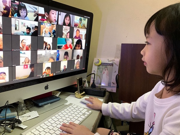 ngành Giáo dục và Đào tạo thành phố Hà Nội đã cố gắng vượt bậc hoàn thành năm học với thành tích ấn tượng; chủ động tổ chức học online, trực tuyến; bảo đảm chương trình giáo dục các cấp học