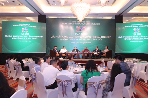 Tọa đàm “Giải pháp nâng cao hiệu quả quản trị doanh nghiệp ngành dệt may trong bối cảnh mới” do Trung tâm Xúc tiến Đầu tư, Thương mại, Du lịch Thành phố Hà Nội (HPA) tổ chức sáng nay (16/8)