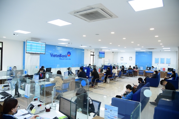 Cho đến nay, ứng dụng ngân hàng số VietinBank iPay và eFAST đã trở thành kênh giao dịch chủ lực, có tốc độ phát triển gấp hai, ba lần qua các năm về quy mô khách hàng và quy mô giao dịch. 