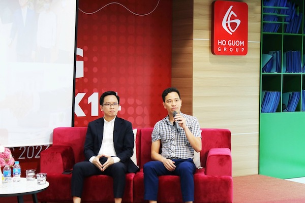 Ông Nguyễn Thành Hiếu (phải), Trưởng phòng nhân sự Công ty TNHH LG Display Việt Nam Hải Phòng phát biểu tại hội thảo.