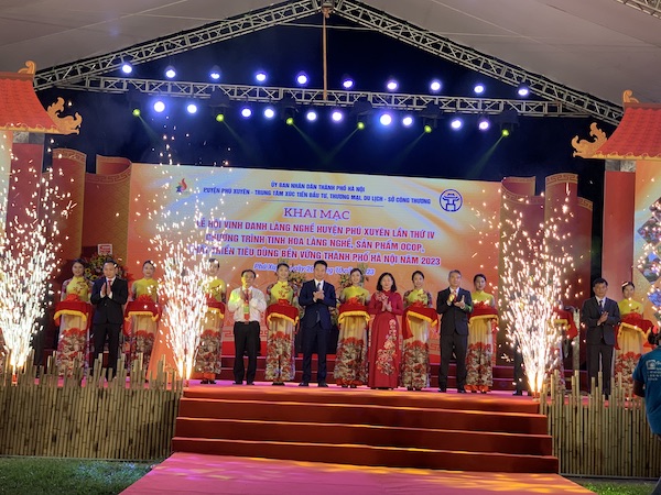 Chương trình “Tinh hoa làng nghề, sản phẩm OCOP thành phố Hà Nội năm 2023” gắn với Lễ hội vinh danh làng nghề huyện Phú xuyên lần thứ IV
