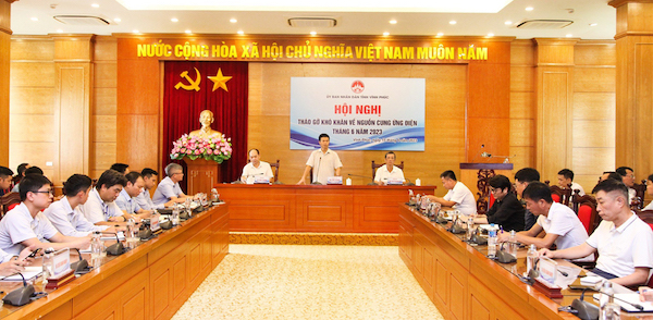 Phó Chủ tịch UBND tỉnh Vũ Chí Giang phát biểu chỉ đạo hội nghị