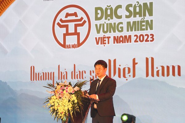 ông Bùi Duy Quang, Phó Giám đốc Trung tâm Xúc tiến Đầu tư, Thương mại, Du lịch thành phố Hà Nội (HPA) phát biểu tại Hội chợ Đặc sản Vùng miền năm 2023