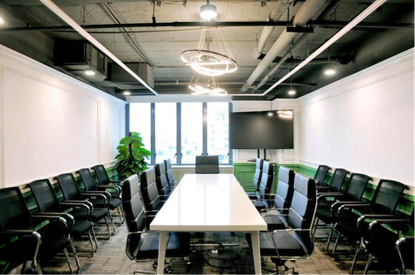Phòng họp với sức chứa đa dạng từ 5 – 10 người, tối đa 25 người tùy theo nhu cầu khách hàng