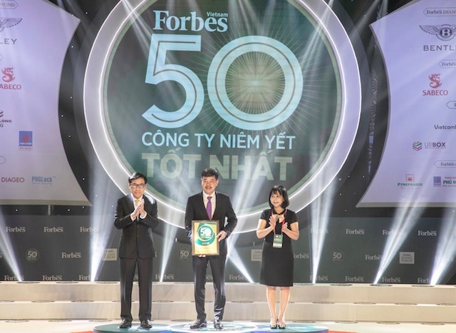 Ông Lê Cự Tân – Tổng giám đốc PVFCCo nhận danh hiệu “Top 50 Công ty niêm yết tốt nhất Việt Nam năm 2019”