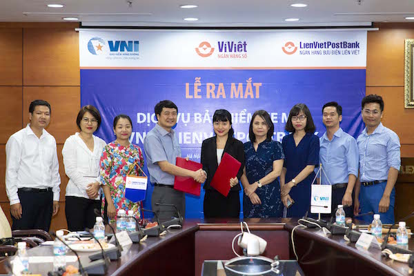 Đại diện VNI và LienVietPostBank ký kết hợp tác cung cấp dịch vụ bảo hiểm xe máy