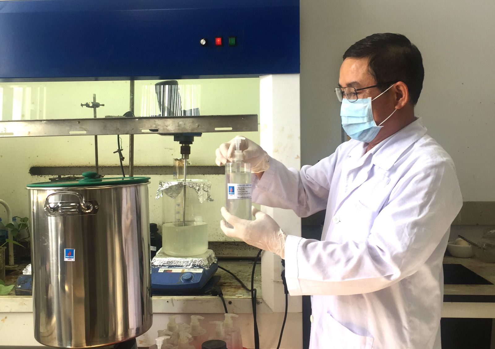 VPI sản xuất cồn gel diệt khuẩn phòng dịch do virus Corona mới