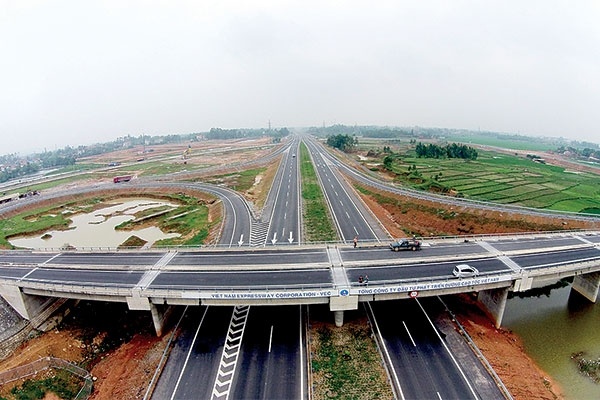 Chính phủ có kế hoạch triển khai ba dự án thành phần thuộc dự án cao tốc Bắc Nam phía Đông ngay trong tháng 9, bao gồm đoạn Mai Sơn - Quốc lộ 45, Vĩnh Hảo - Phan Thiết và Phan Thiết - Dầu Giây.