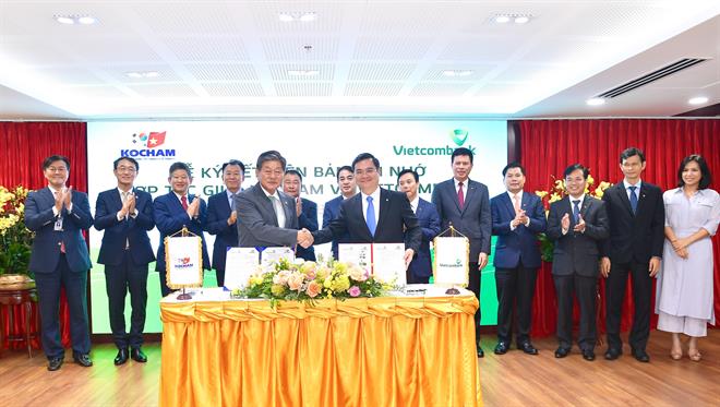 Đại diện của Vietcombank và Kocham ký kết biên bản ghi nhớ