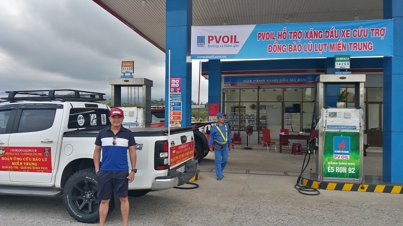 từ chiều ngày 23/10/2020, tại tất cả cửa hàng xăng dầu của PVOIL trên tuyến đường Quốc lộ 1 suốt từ Hà Nội vào đến TP. Hồ Chí Minh đã thực hiện chương trình “Hỗ trợ xăng dầu xe cứu trợ đồng bào lũ lụt Miền Trung”