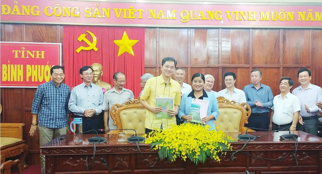 Chủ tịch UBND tỉnh Trần Tuệ Hiền và đại diện Tập đoàn JAPFA ký kết biên bản thỏa thuận đầu tư