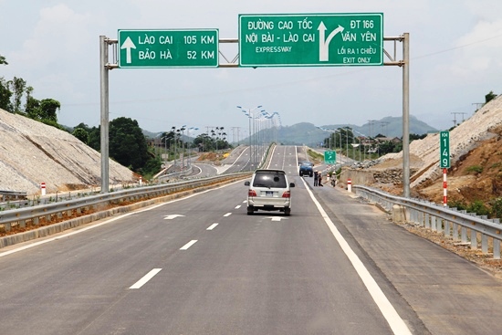 Thủ tướng Chính phủ vừa ban hành Quyết định số 2275/QĐ-TTg phê duyệt điều chỉnh chủ trương đầu tư Dự án xây dựng đường cao tốc Tuyên Quang - Phú Thọ kết nối với cao tốc Nội Bài - Lào Cai theo hình thức Hợp đồng Xây dựng-Kinh doanh-Chuyển giao (BOT)