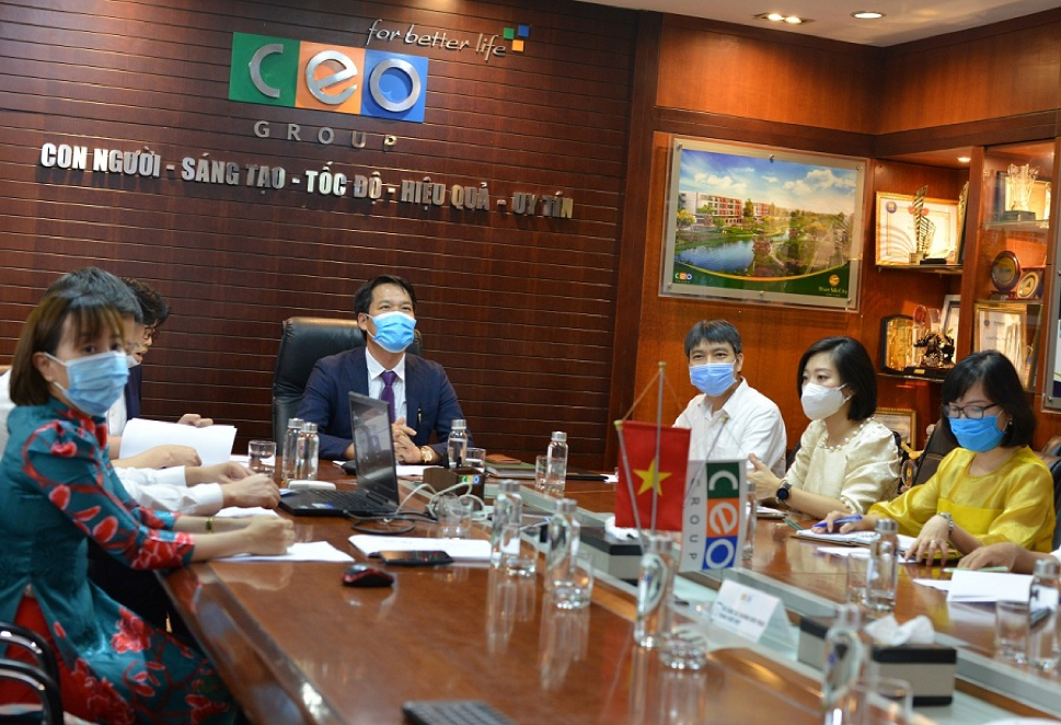 PTGĐ Đoàn Văn Minh – đại diện Ban Lãnh đạo Tập đoàn CEO trong buổi ký kết hiệp định hợp tác.