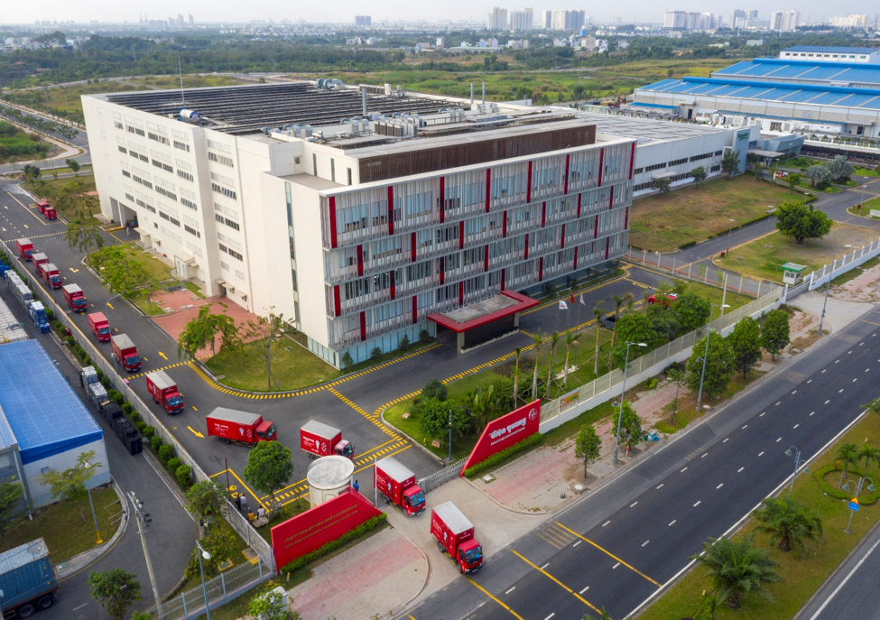 Năm 2019, Điện Quang đầu tư nhà máy Điện Quang Công Nghệ cao với dây chuyền, máy móc thiết bị hiện đại, phục vụ cho hoạt động nghiên cứu, phát triển, thử nghiệm và sản xuất sản phẩm