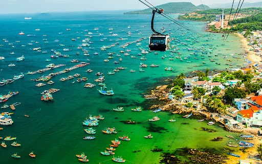 Việt Nam có thể thí điểm mở cửa trở lại một số khu du lịch như đảo Phú Quốc cho khách du lịch quốc tế kể từ tháng 10/2021.