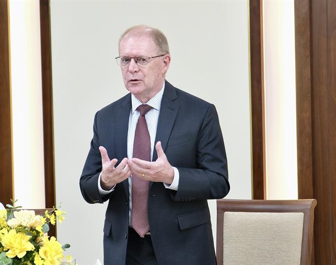 Ông Colin Richard Dinn - tân Giám đốc Trung tâm Ngân hàng số Vietcombank phát biểu nhận nhiệm vụ