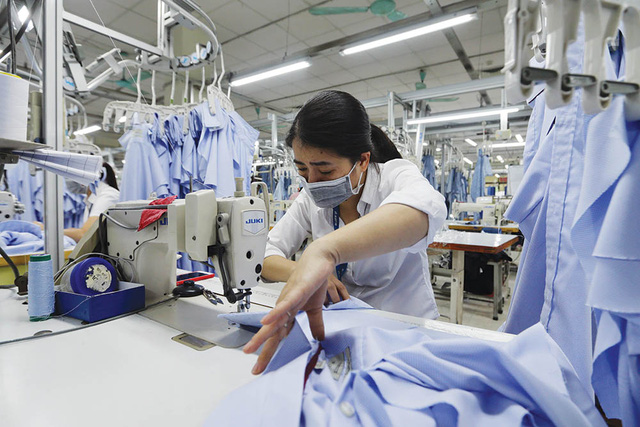 VNDIRECT cho rằng triển vọng của ngành dệt may Việt Nam trong năm 2022 sẽ đi theo sau sự phục hồi của dệt may Mỹ và E.U.