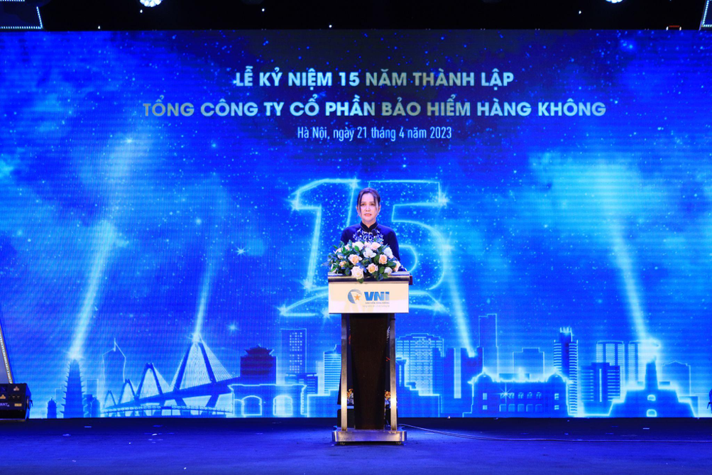 Bà Lê Thị Hà Thanh - Chủ tịch HĐQT VNI phát biểu khai mạc tạip/Lễ kỷ niệm 15 năm thành lập VNI