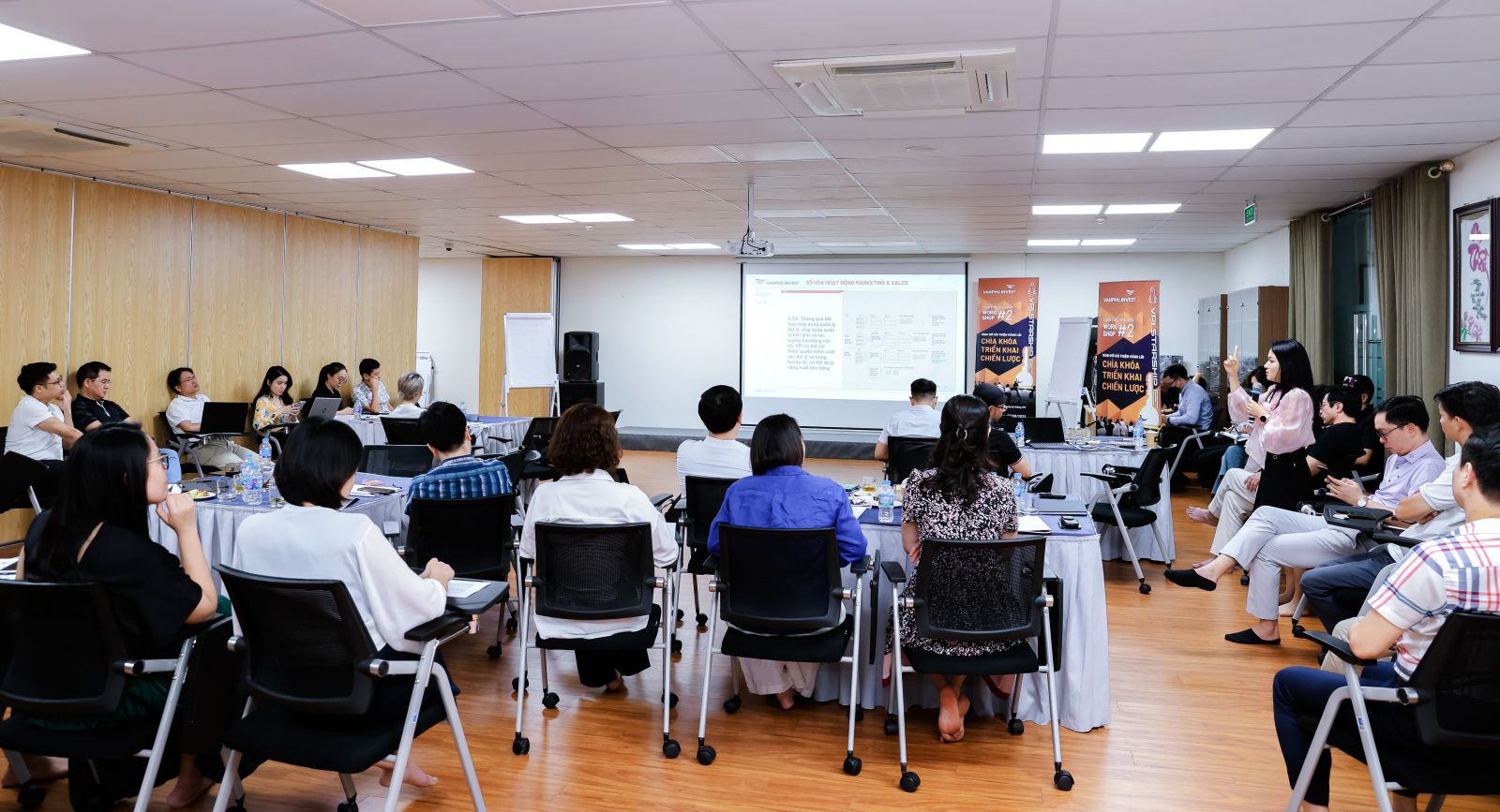 Đào tạo nội bộ là hoạt động được tổ chức thường xuyên tại Văn Phú - Invest