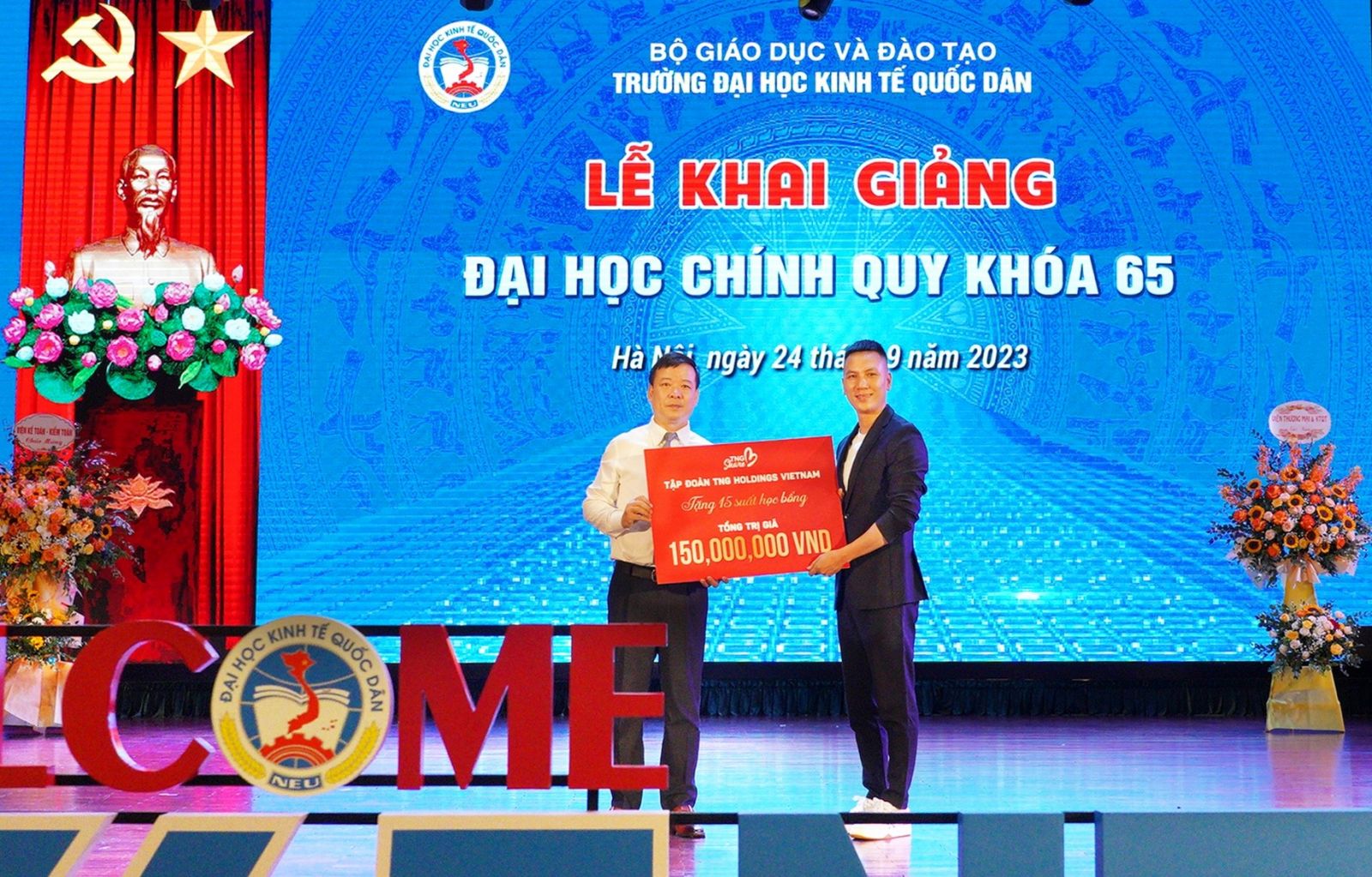 Tiếp sức cho những giấc mơ thay đổi cuộc đời của các sinh viên có hoàn cảnh đặc biệt khó khăn, TNG Holdings Vietnam đã trao tặng 15 suất học bổng TNG Share, mỗi suất 10 triệu đồng cho các tân sinh viên đại học Kinh tế Quốc dân. Học bổng được trao ngay tại Lễ Khai giảng năm học mới 2023-2024.