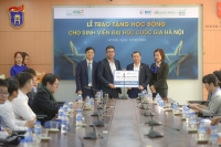 VNI trao 360 triệu đồng học bổng cho sinh viên 2 trường thuộc Đại học Quốc gia Hà Nội