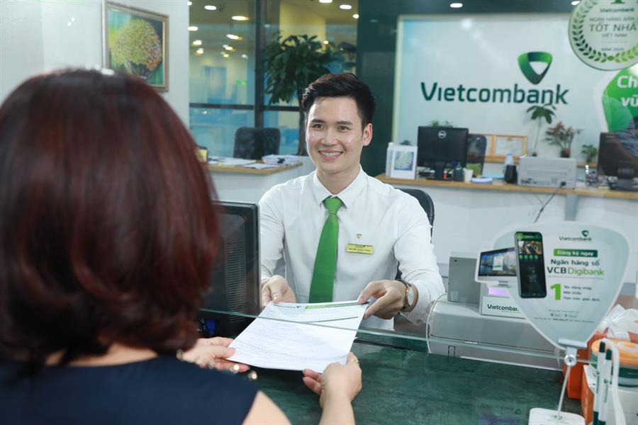 Vietcombank giảm 0,5%/năm lãi suất cho vay VND, áp dụng với các khoản vay hiện hữu của khách hàng cá nhân và doanh nghiệp từ nay đến hết ngày 30/6. 