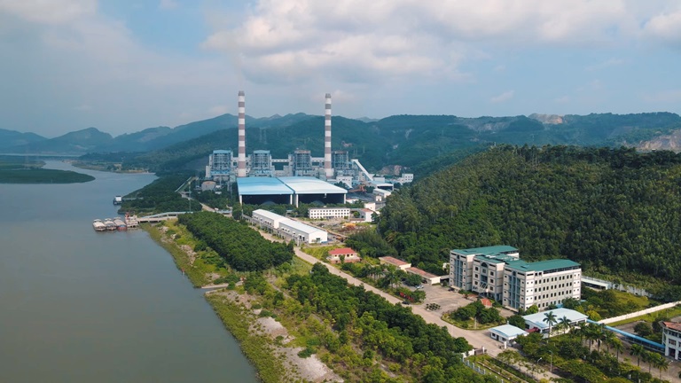 Tính đến hết ngày 31/3, sản lượng điện sản xuất quý I của Nhiệt điện Quảng Ninh là 1,965 tỷ kWh, đạt 101,7% kế hoạch quý. Trong đó, sản lượng điện thương phẩm là 1,796 tỷ kWh, đạt 102,1 % kế hoạch quý.