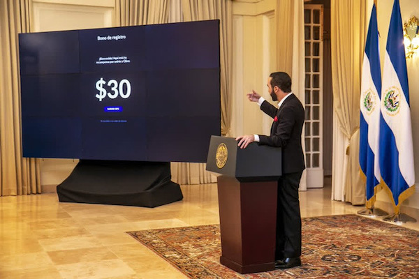 Chính phủ El Salvador sẽ tặng miễn phí người dân lượng Bitcoin trị giá 30 USD thông quá vid Chivo của nước này