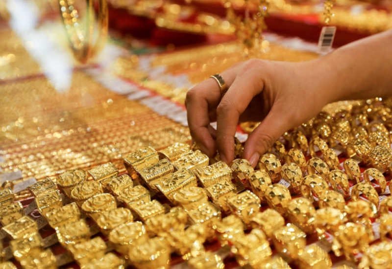 Trong nước, giá vàng SJC Hà Nội được niêm yết mua vào là 56,65 triệu đồng/lượng và bán ra 57,37 triệu đồng/lượng (ảnh: Internet)