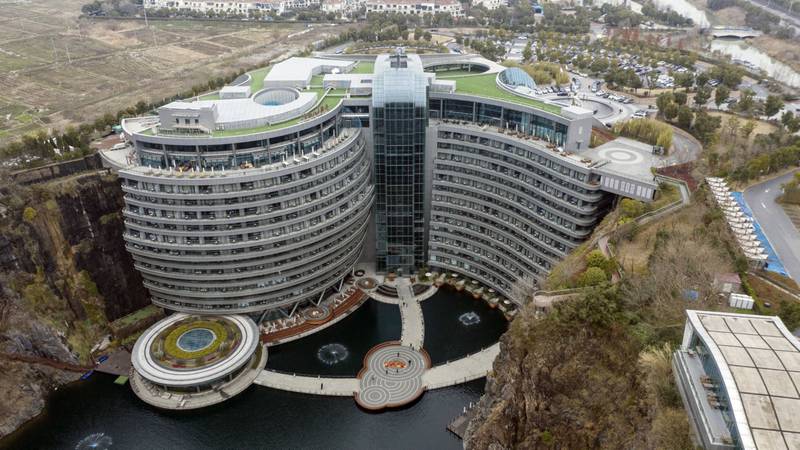 Khách sạn Intercontinental Shanghai Wonderland Hotel, một khách sạn năm sao được xây dựng trong một mỏ đá bỏ hoang, là một trong những dự án của Shimao (ảnh: Bloomberg)