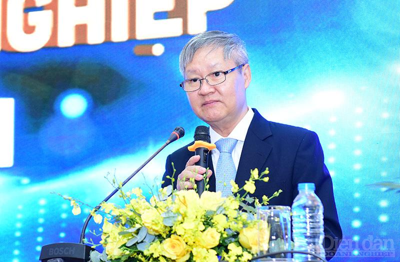Phó chủ tịch Liên đoàn Thương mại và Công nghiệp Việt Nam (VCCI) Võ Tân Thành phát biểu tại diễn đàn