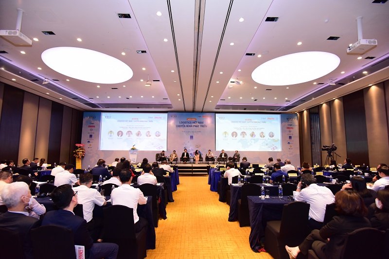 Các diễn giả tham gia thảo luận Diễn đàn “Logistics Việt Nam - Chuyển mình phát triển