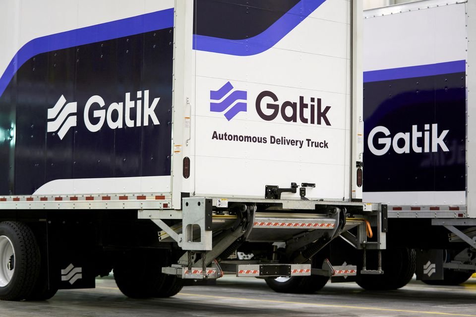 Gatik được quản lý chặt chẽ nhằm tạo ra doanh thu vận chuyển hàng tiêu dùng cho Walmart ở Arkansas và Louisiana, tại các siêu thị Loblaw của Canada ở Toronto với việc mở rộng dịch vụ giao hàng cho các công ty ở Texas