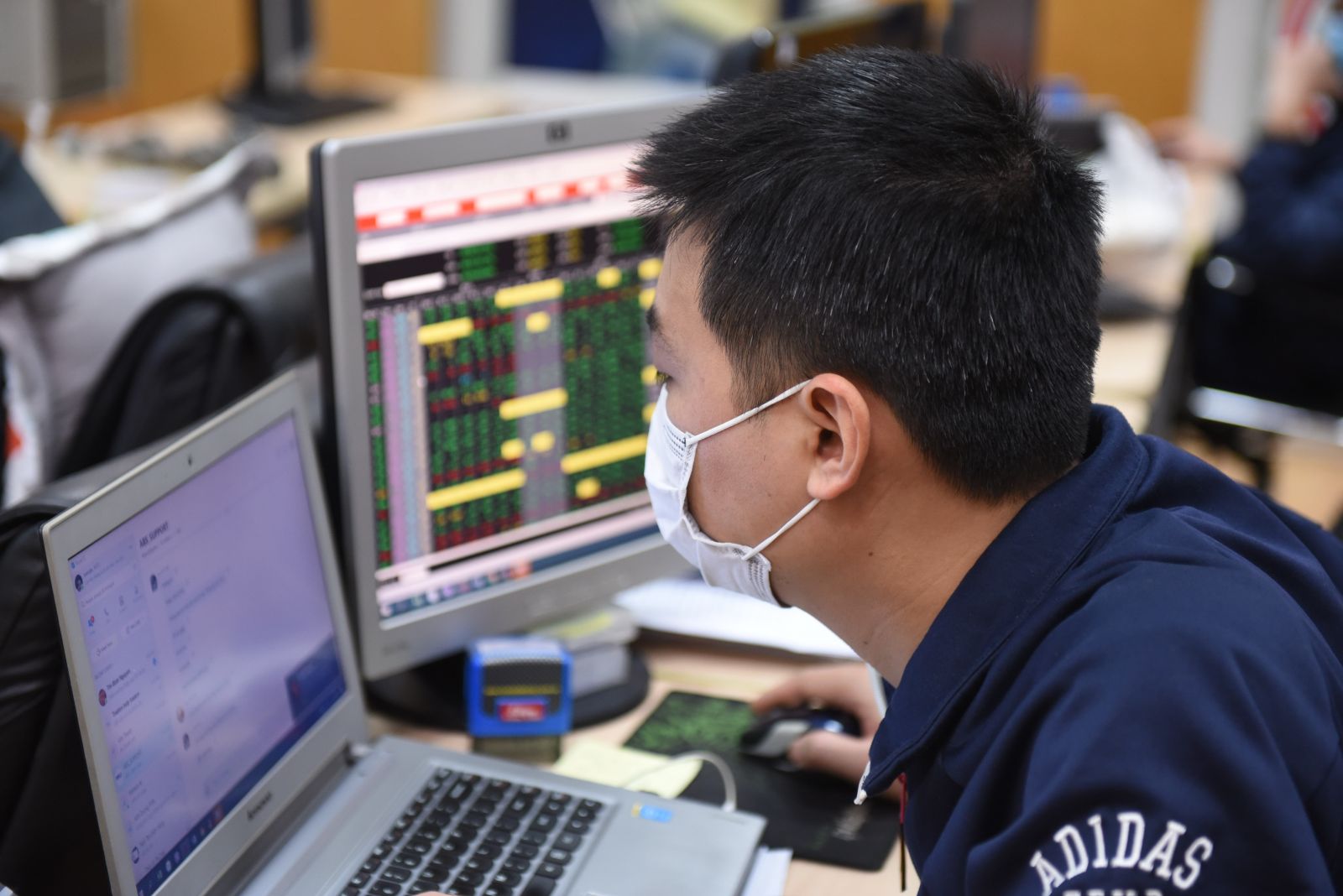 Hiện nay định giá thị trường chứng khoán Việt Nam đã tương đối ở mức hợp lý, chỉ số VN-Index ở mức 870 – 900 điểm là đáy dài hạn của thị trường